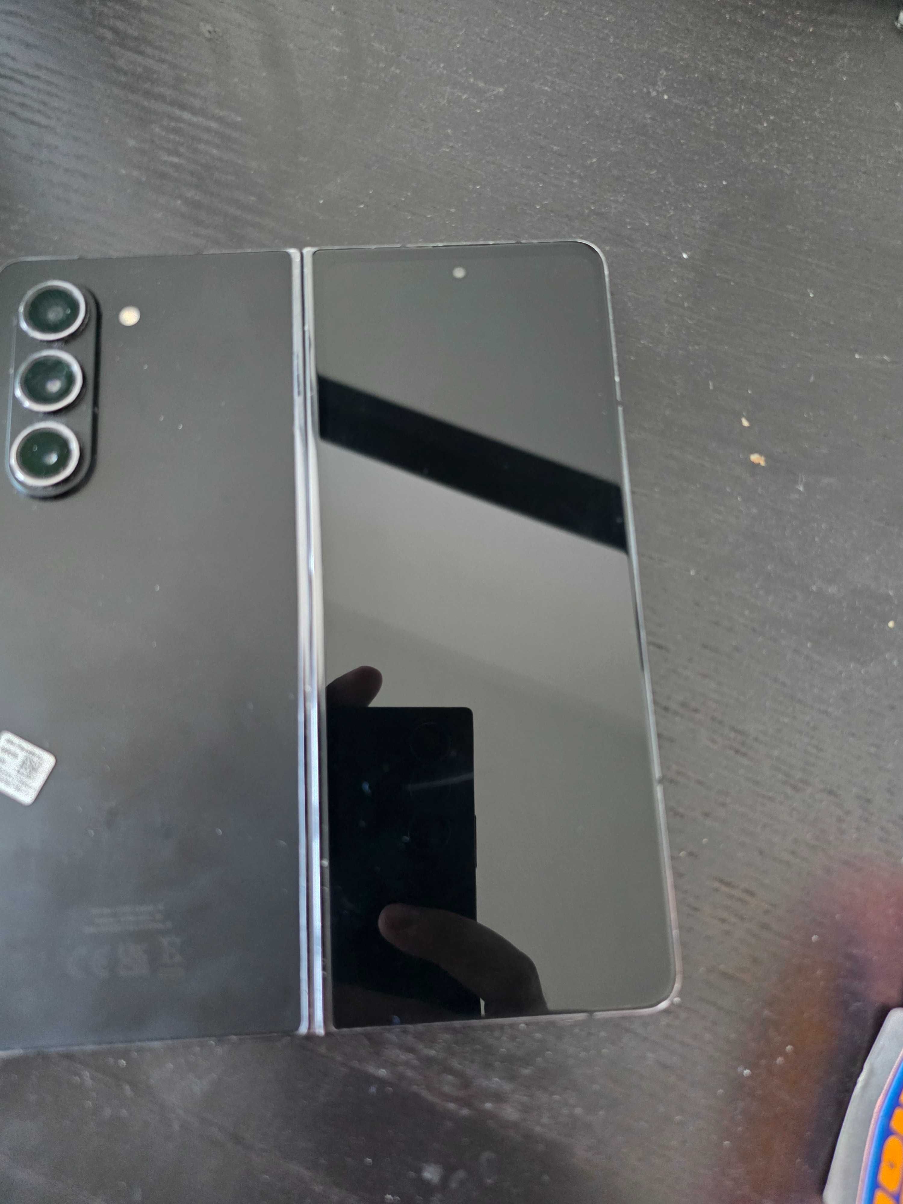Samsung Galaxy Fold 5 - Оставаща гаранция 1 ГОДИНА!