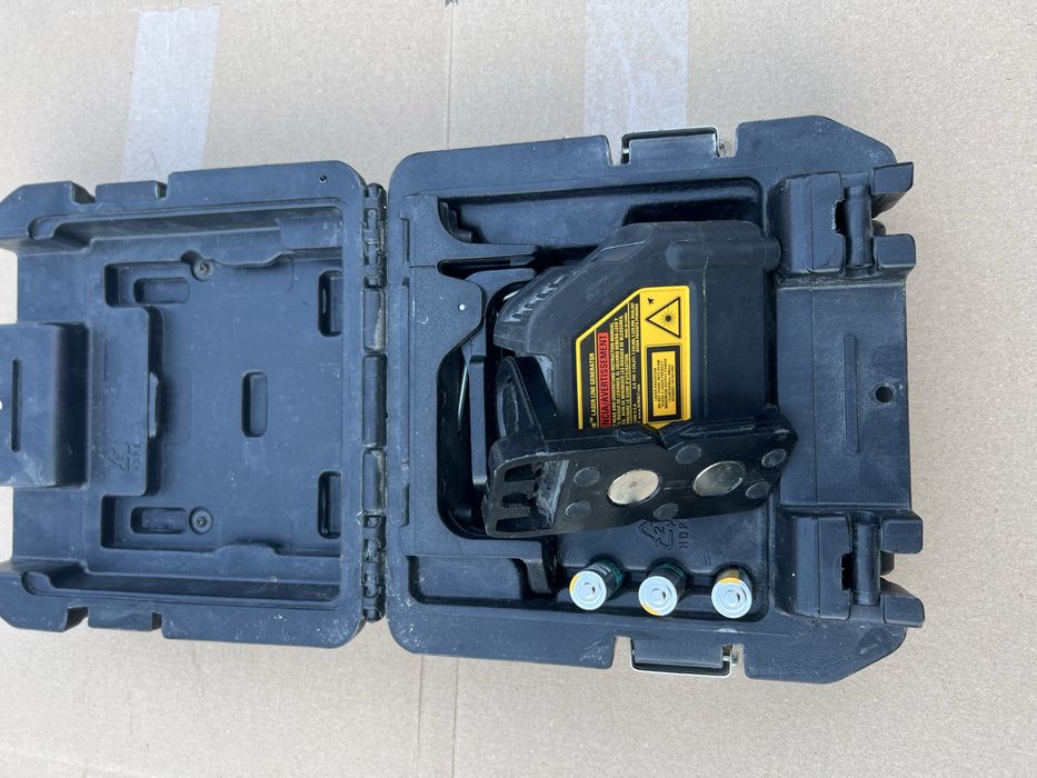 Laser dewalt cu lumina rosie