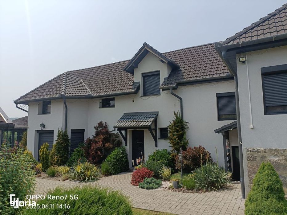 Casa vila de vanzare in comuna Lunca  judet Mures