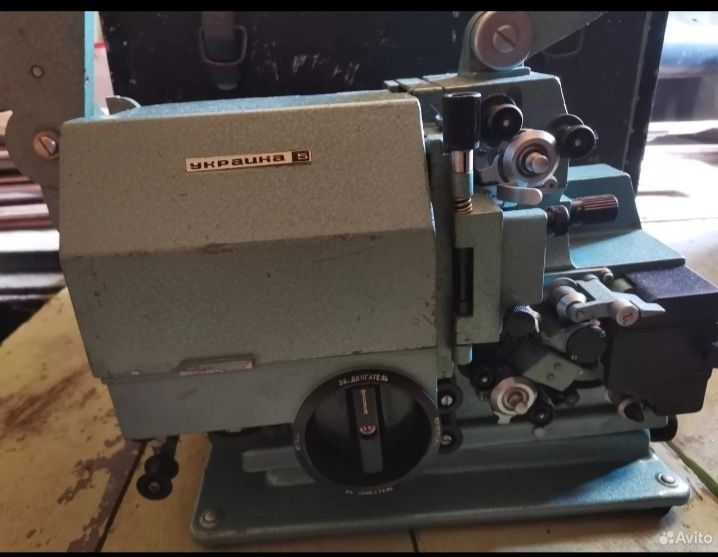 Кино проектор      УКРАИНА 5  антиквариат