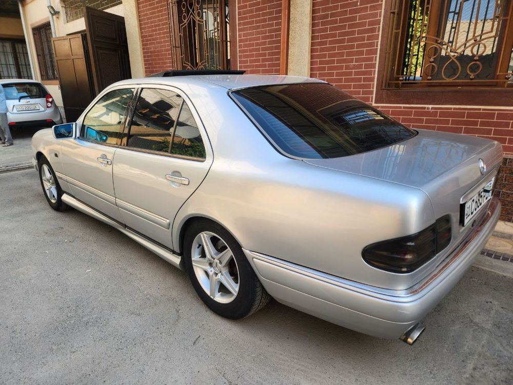 Mercedes Benz W210