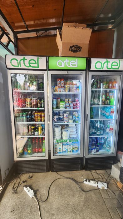 Витрина Холодильник  Artel