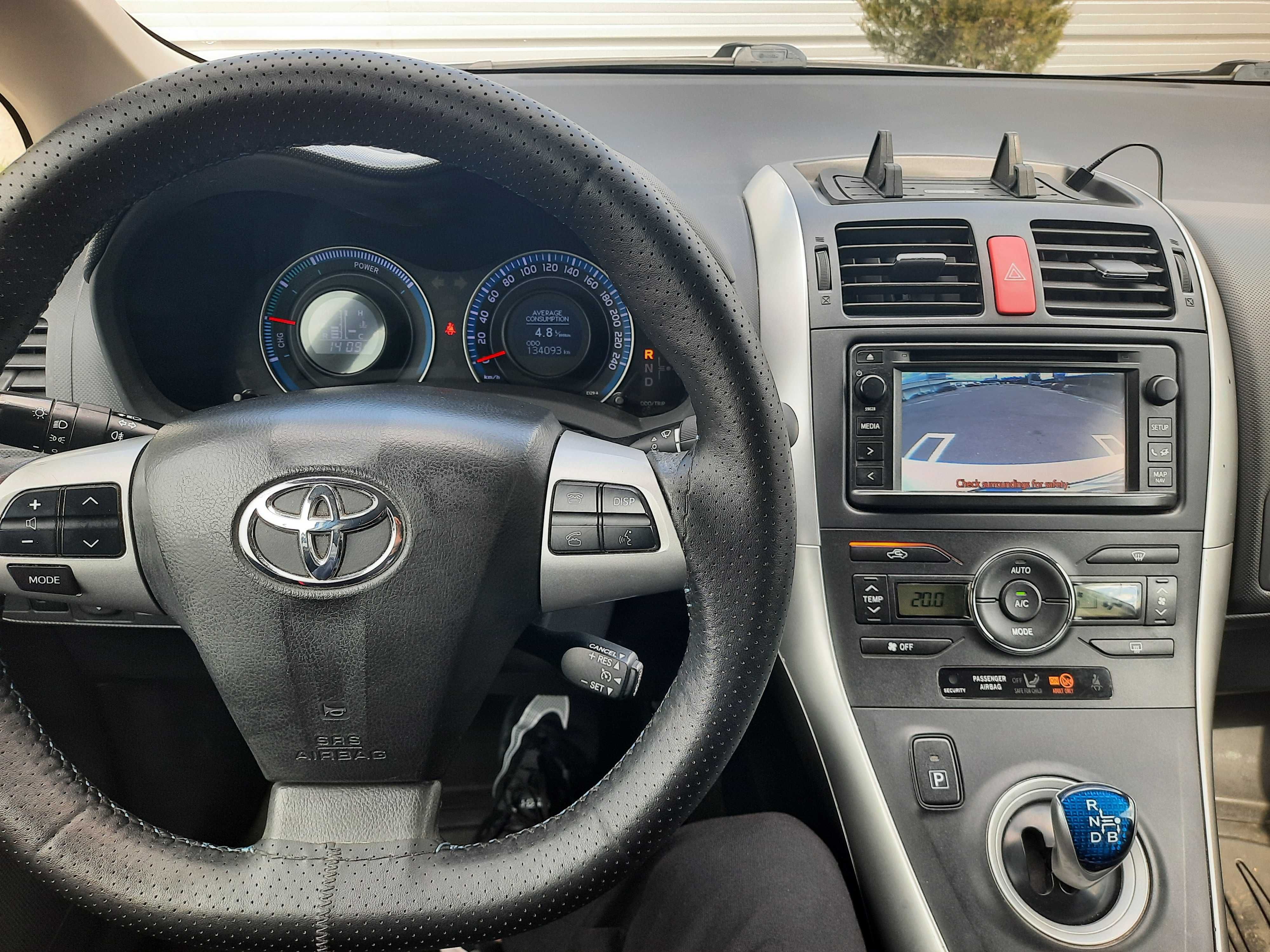 Toyota Auris 1.8 L VVT-i HSD HYBRID