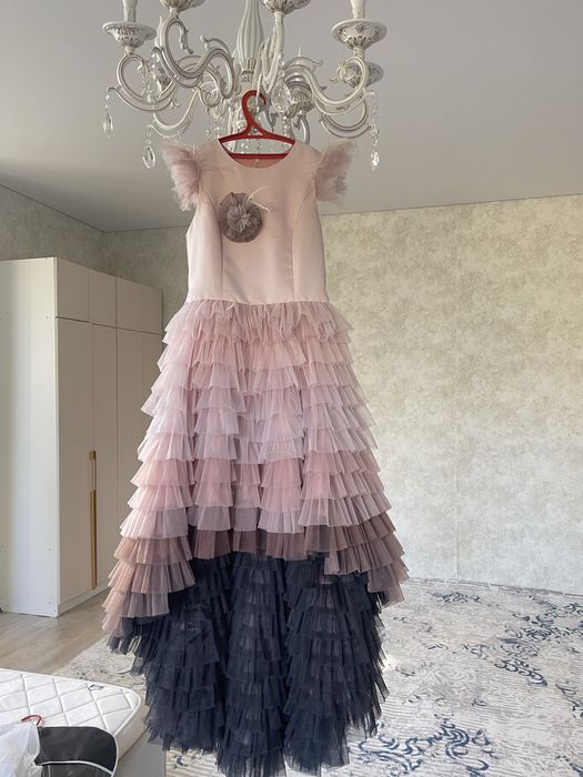 Продам свадебное платье и вечерние