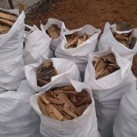 Сухи дърва  в чували