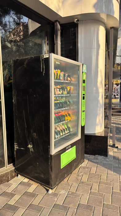 торговый автомат вендинговый, б/у в отличном состоянии.