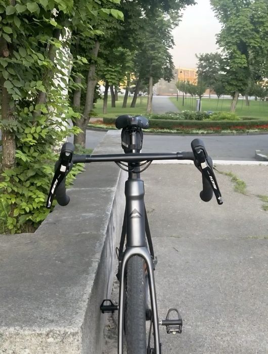 Vând ghidon carbon cursiera ușor