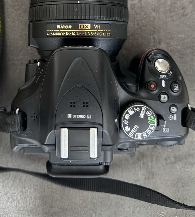 Nikon D5200 + obiectiv Nikkor 18-140mm 3.5-5.6