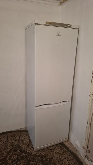 Холодильник Indesit