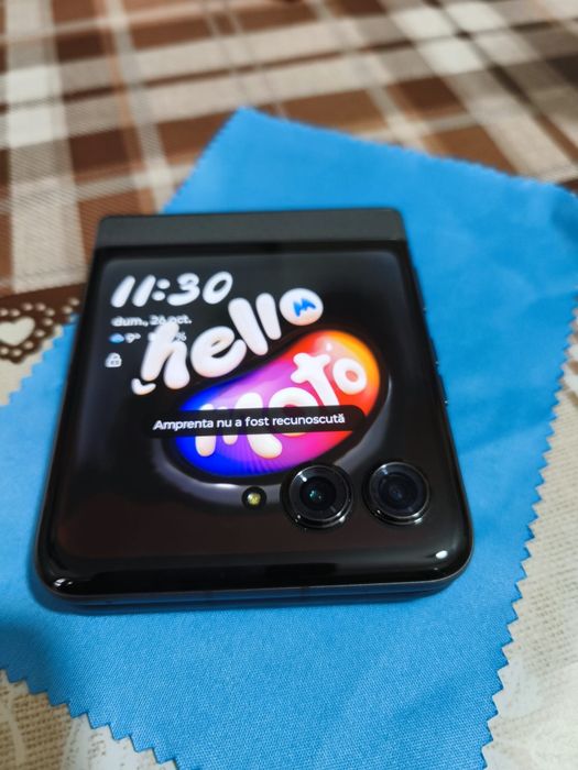 Motorola RAZR 50 Grey 256gb 12gb RAM