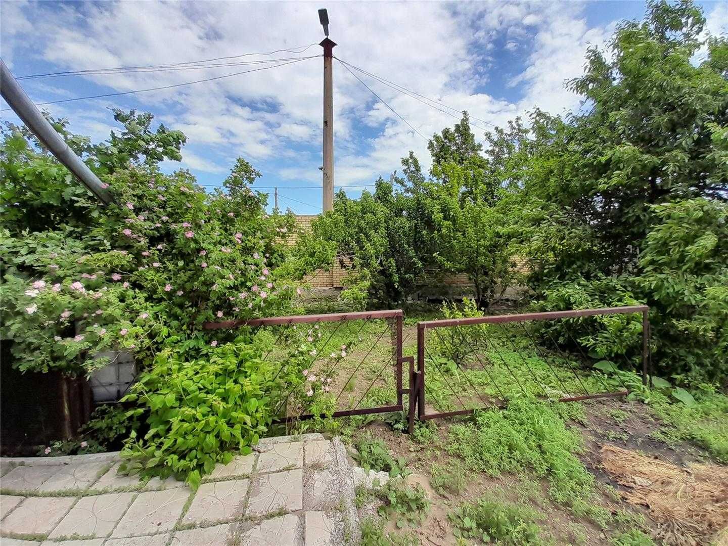 Продам 3 этажный особняк на 9а мкр .