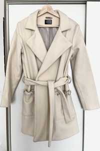 Дамско палто с ръчно шити елементи