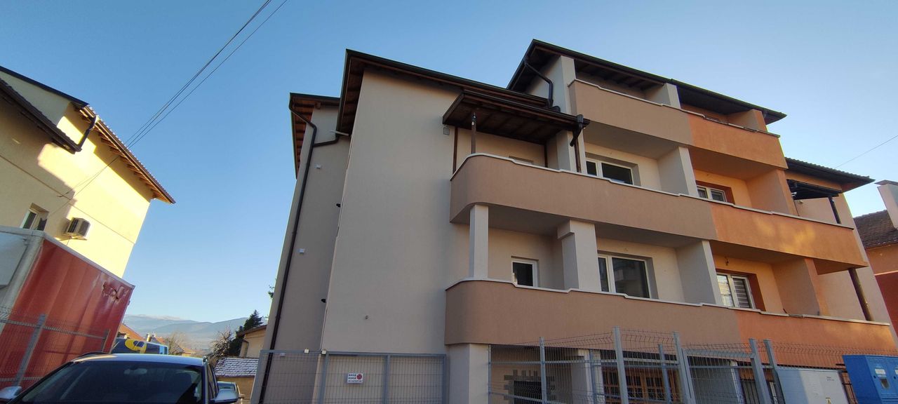 Дава се под наем Четиристаен апартамент в Банкя - 100 кв.м за 918 € - Снимка #1