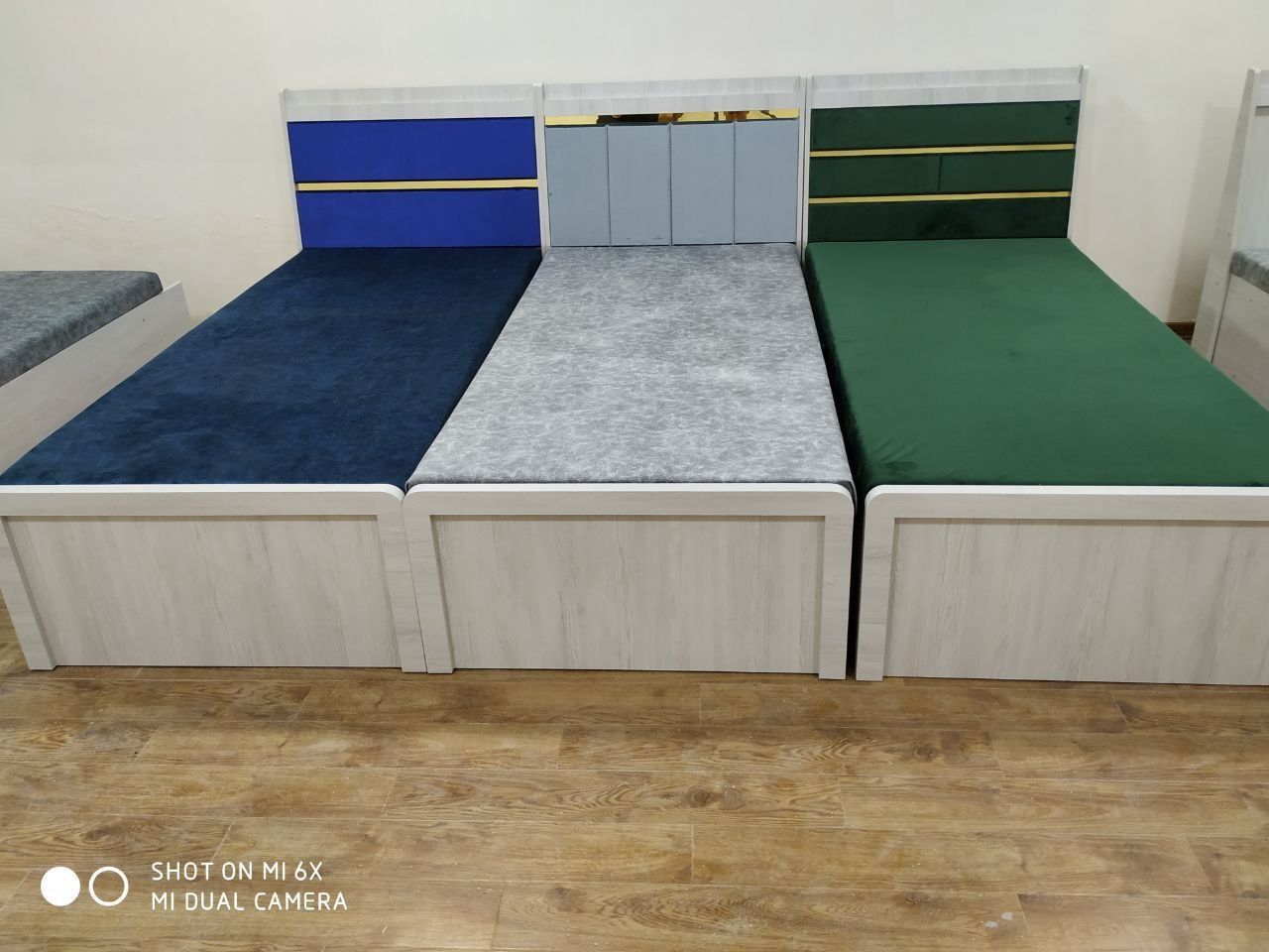 Sandiqli bir kishilik kravat  rassiya perm laminatdan