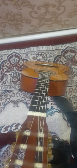 Gitara sotiladi narhidan otb beraman