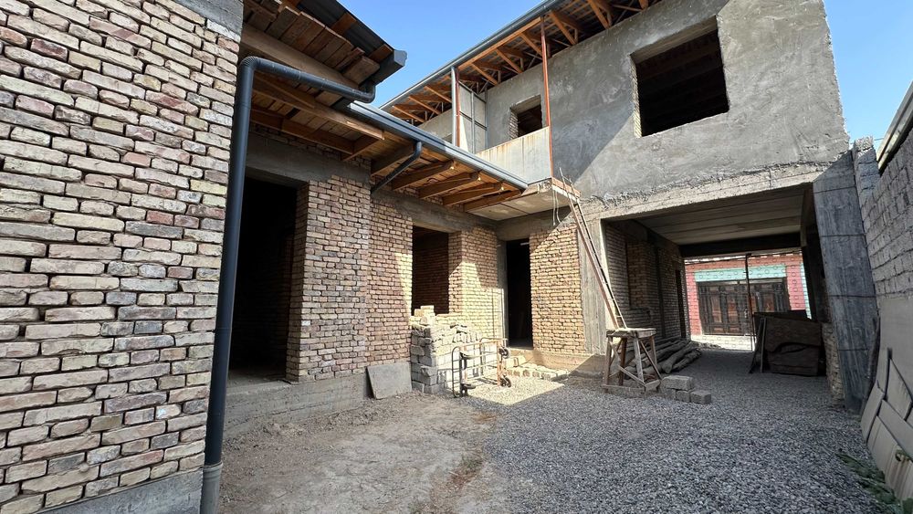 Продается 2-этажный, 6-комнатный кирпичный дом