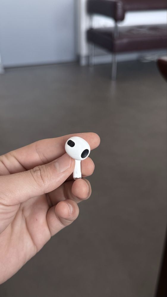 AirPods 3 — оригинальные, без кейса, в хорошем состоянии