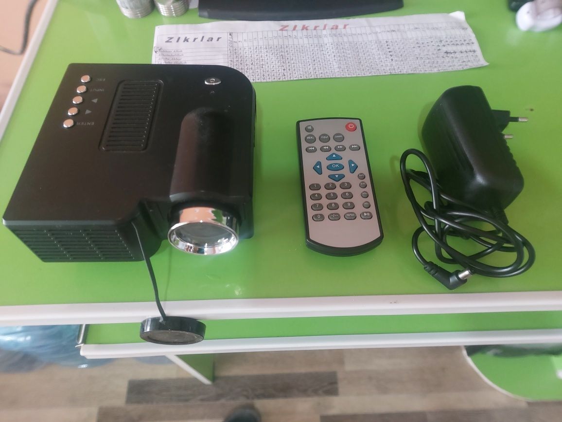 Projector sotiladi ishlashi zo'r