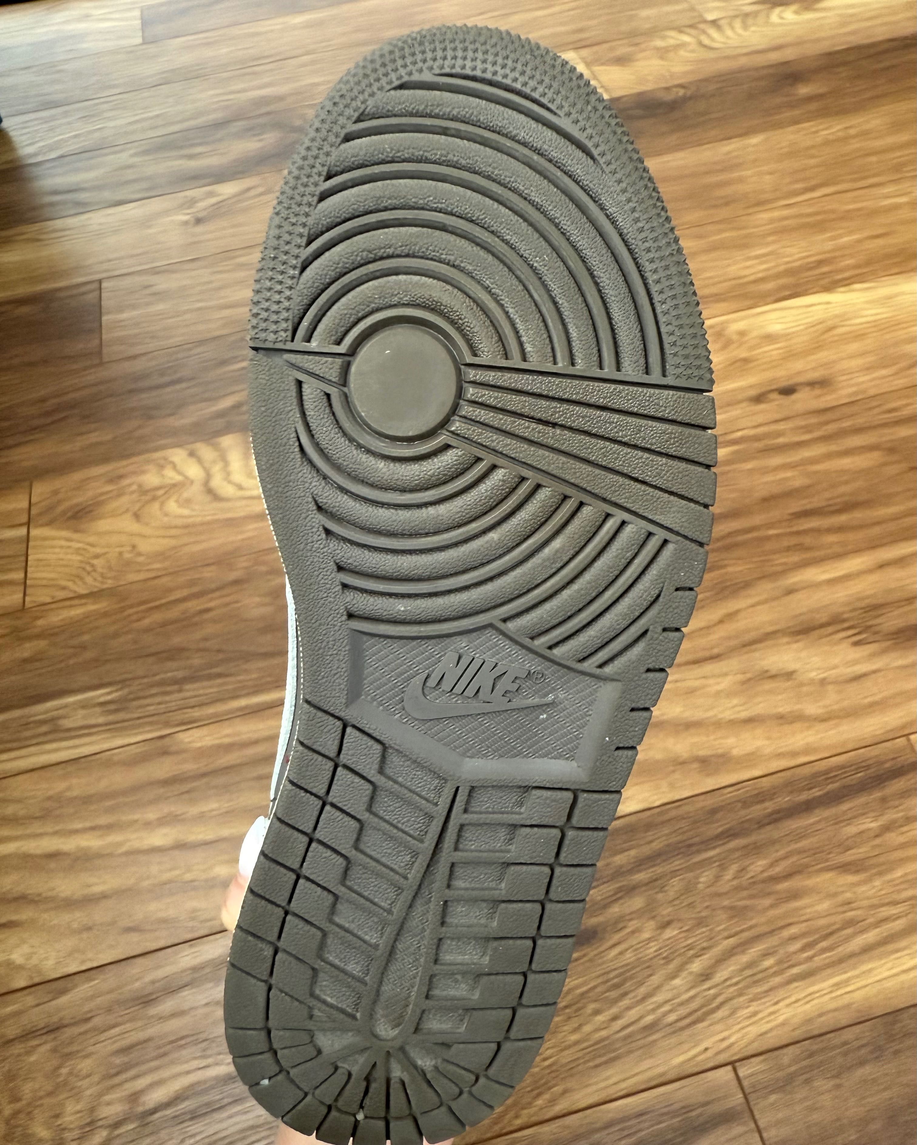 готини маратонки Nike Air Jordan 1 Low Travis Scott унисекс