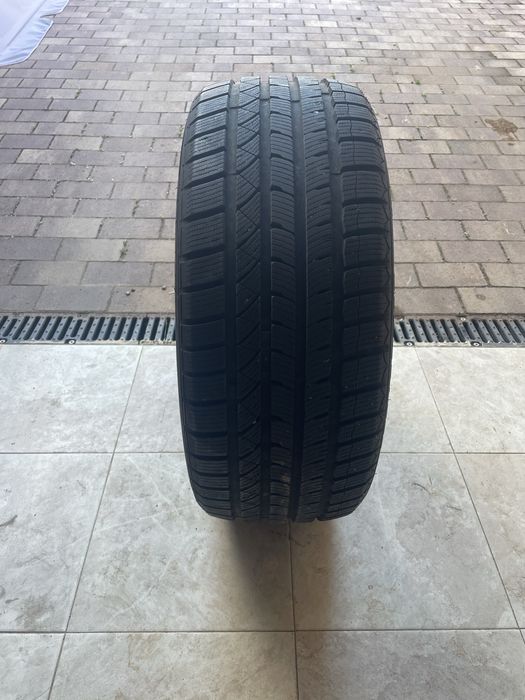 Зимни гуми MOMO (235/45/R18)