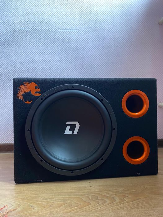 Сабвуфер в автомобиль нового состояния