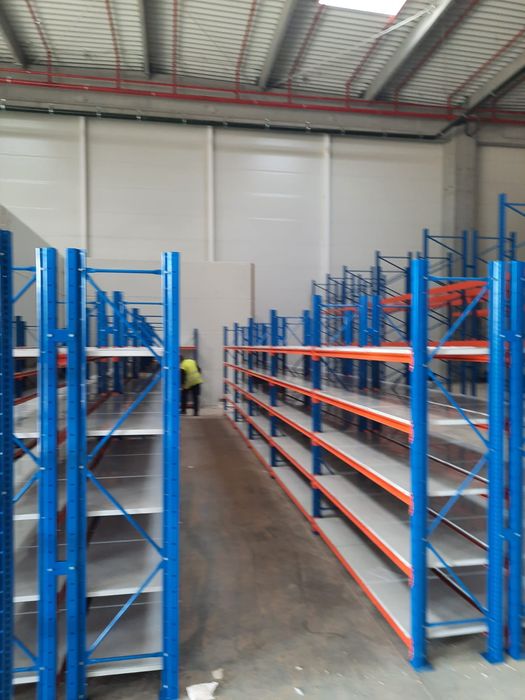 Stoc de rafturi industriale