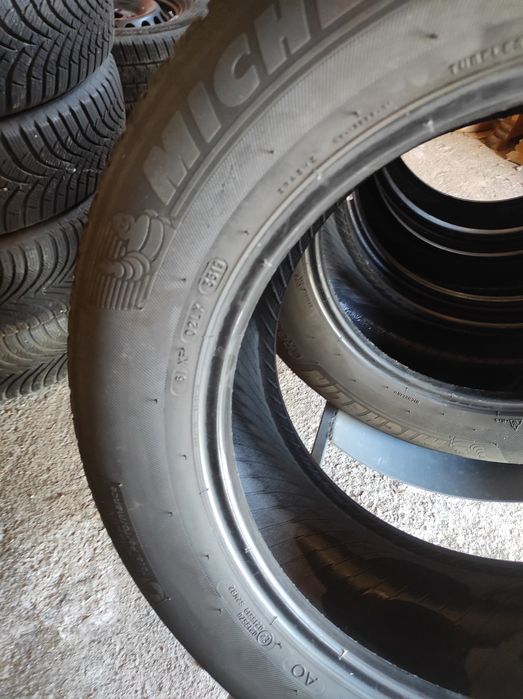 235/60/18 Michelin
