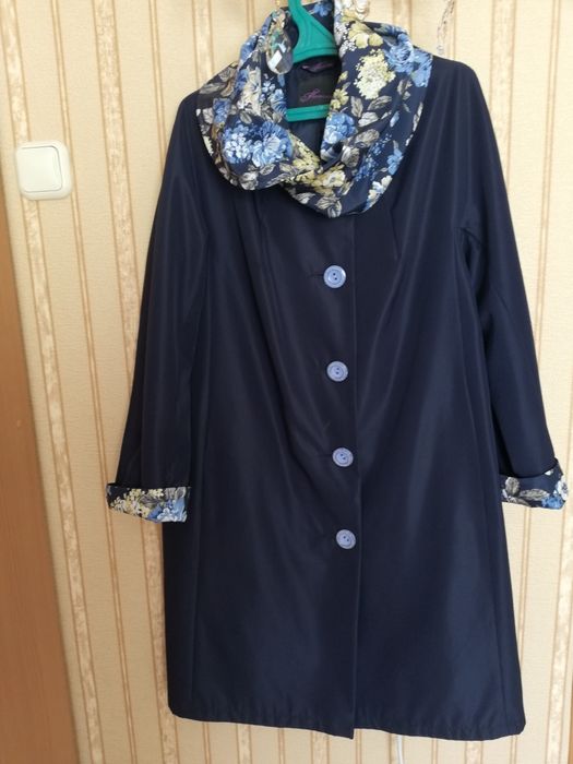 Плащ, с цветным воротником