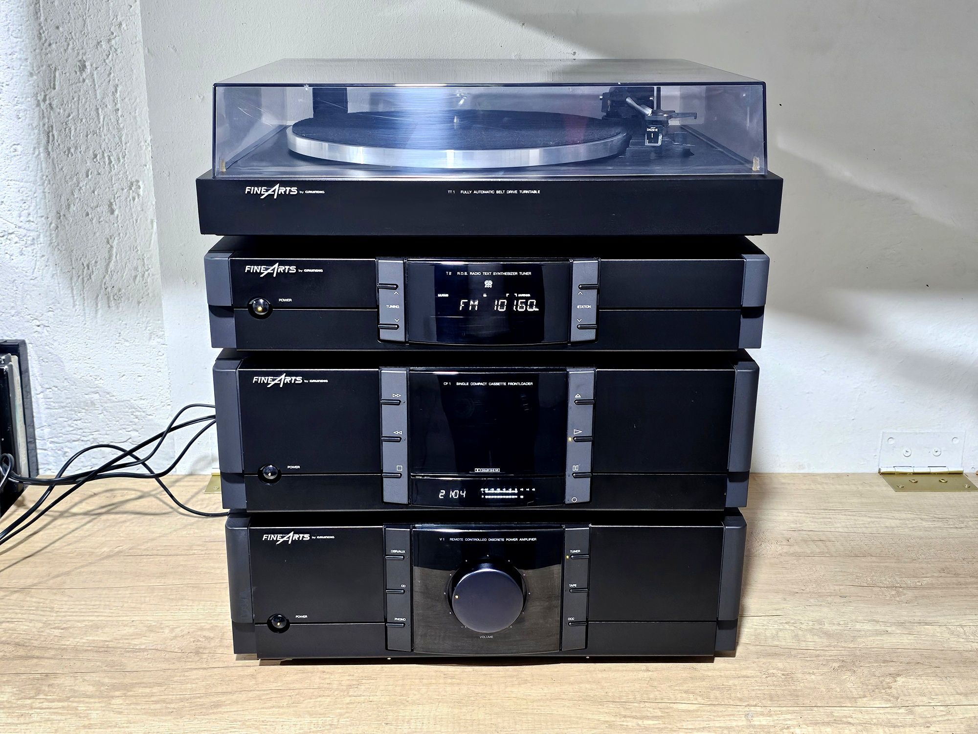 sistem audio FINEARTS, amplificator V1,tuner T2,deck CF-1