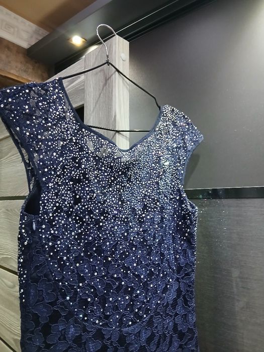 Продаю вечерное платья с камнями Б/У размер 42, форма рыбалки