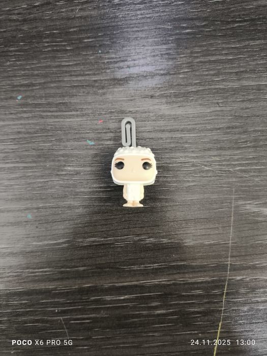 Одди со скрепкой