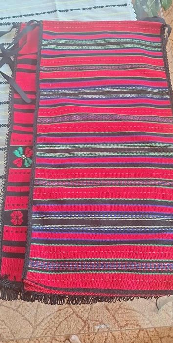 Catrinte țesute manual