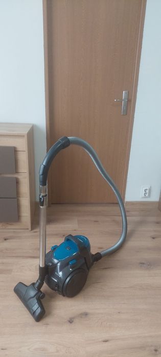 Aspirator Bosh (fără sac, 1.5l 700w)