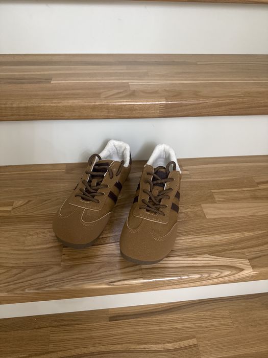 Продам утепленные кроссовки