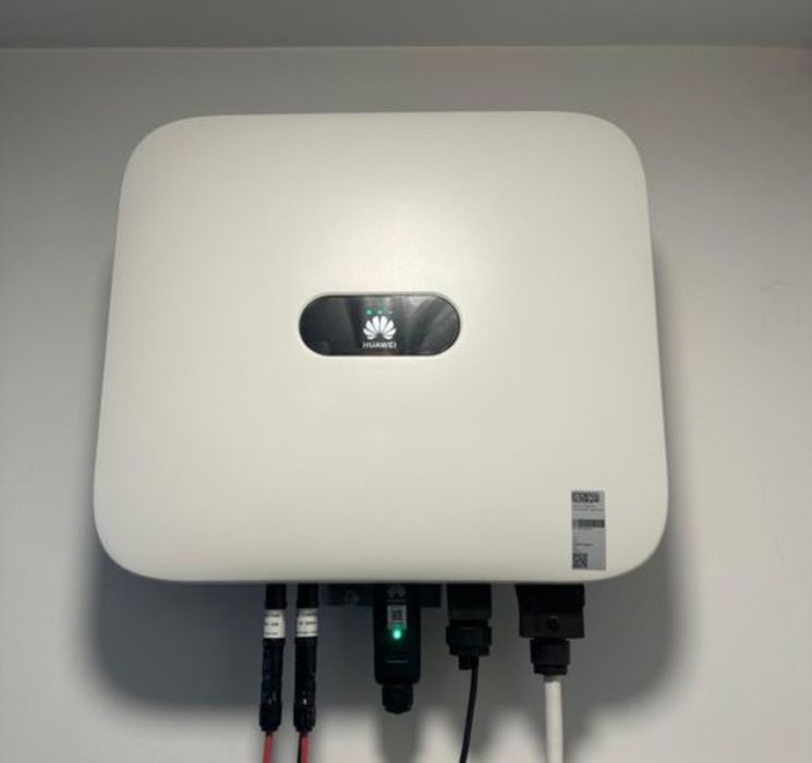 Vand invertor Huawei 10 Kw, hibrid, trifazat.