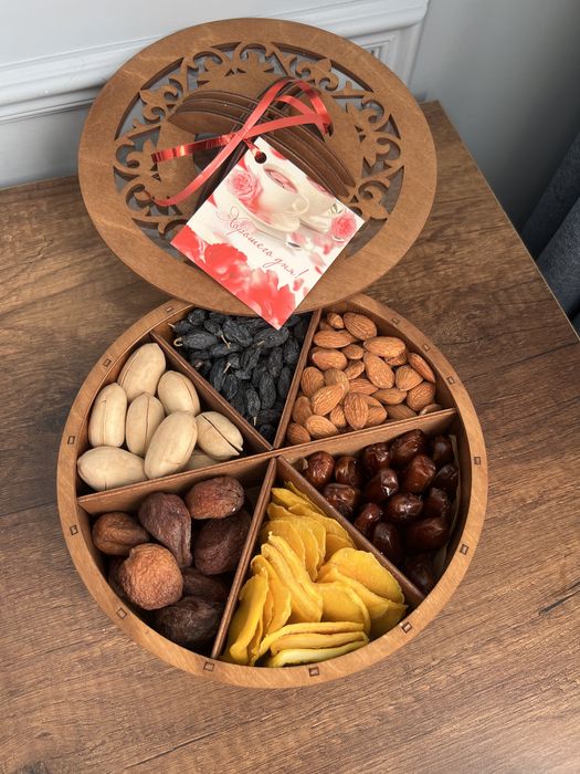 Подарочные боксы из сухофруктов. Клубника в шоколаде