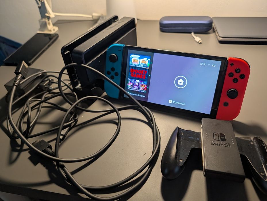 Nintendo Switch OLED cu accesorii