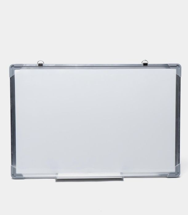 Доска 70*50см , сзади зеленая доска , в подарок магнитики