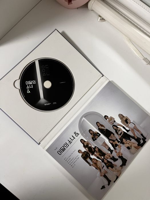 LOONA кпоп албум