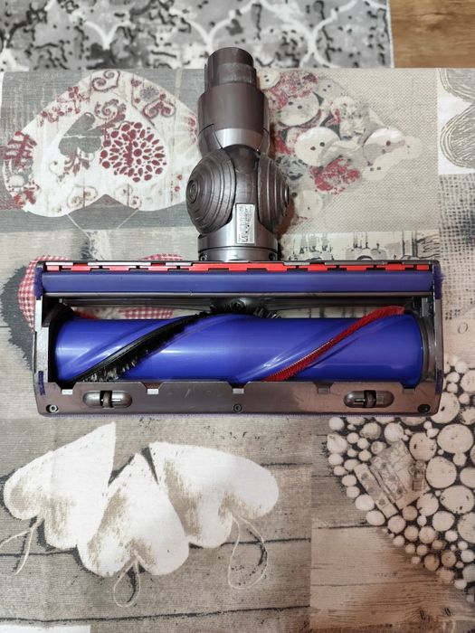 Dyson V8 +зарядно със стойка