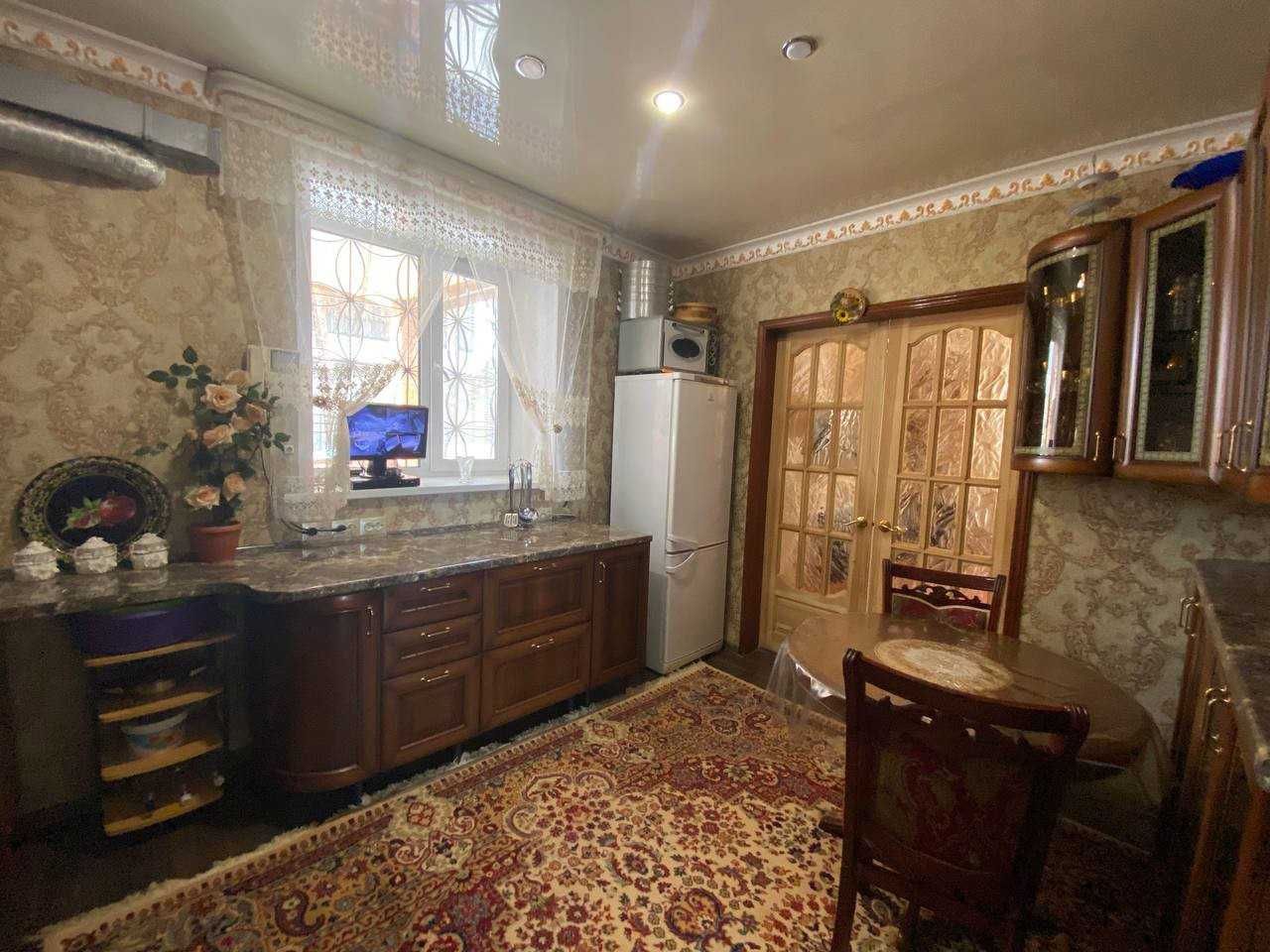 Продам 2х уровневый Коттедж в районе КСК.