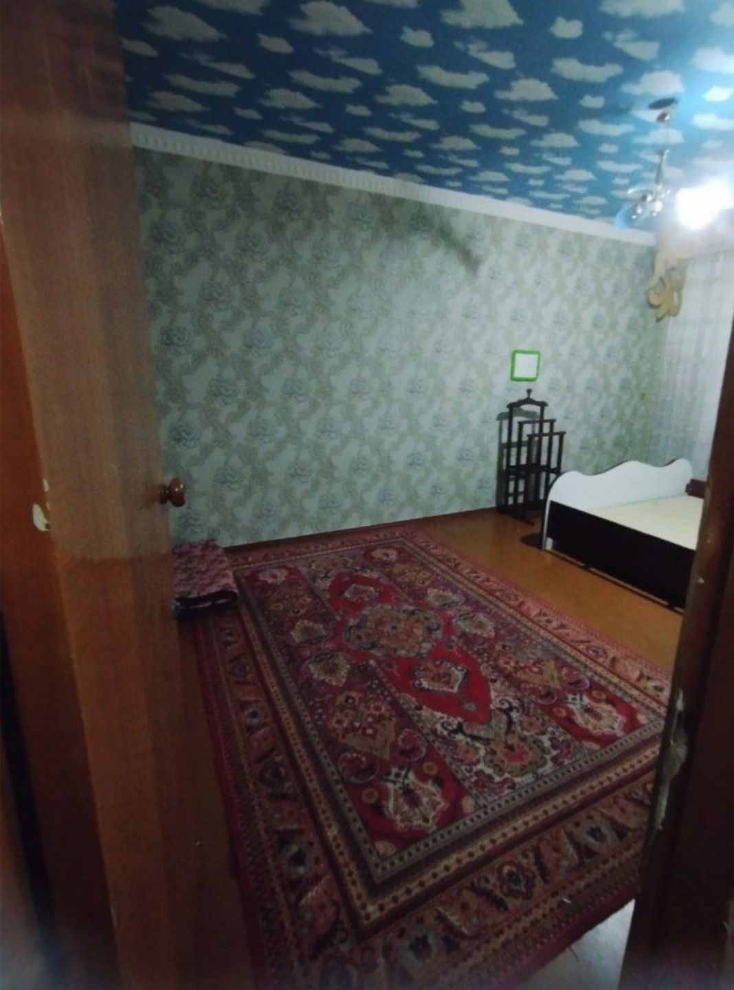 Срочно продаётся 3 комнатный квартира 1 линия на против Фархадского ры