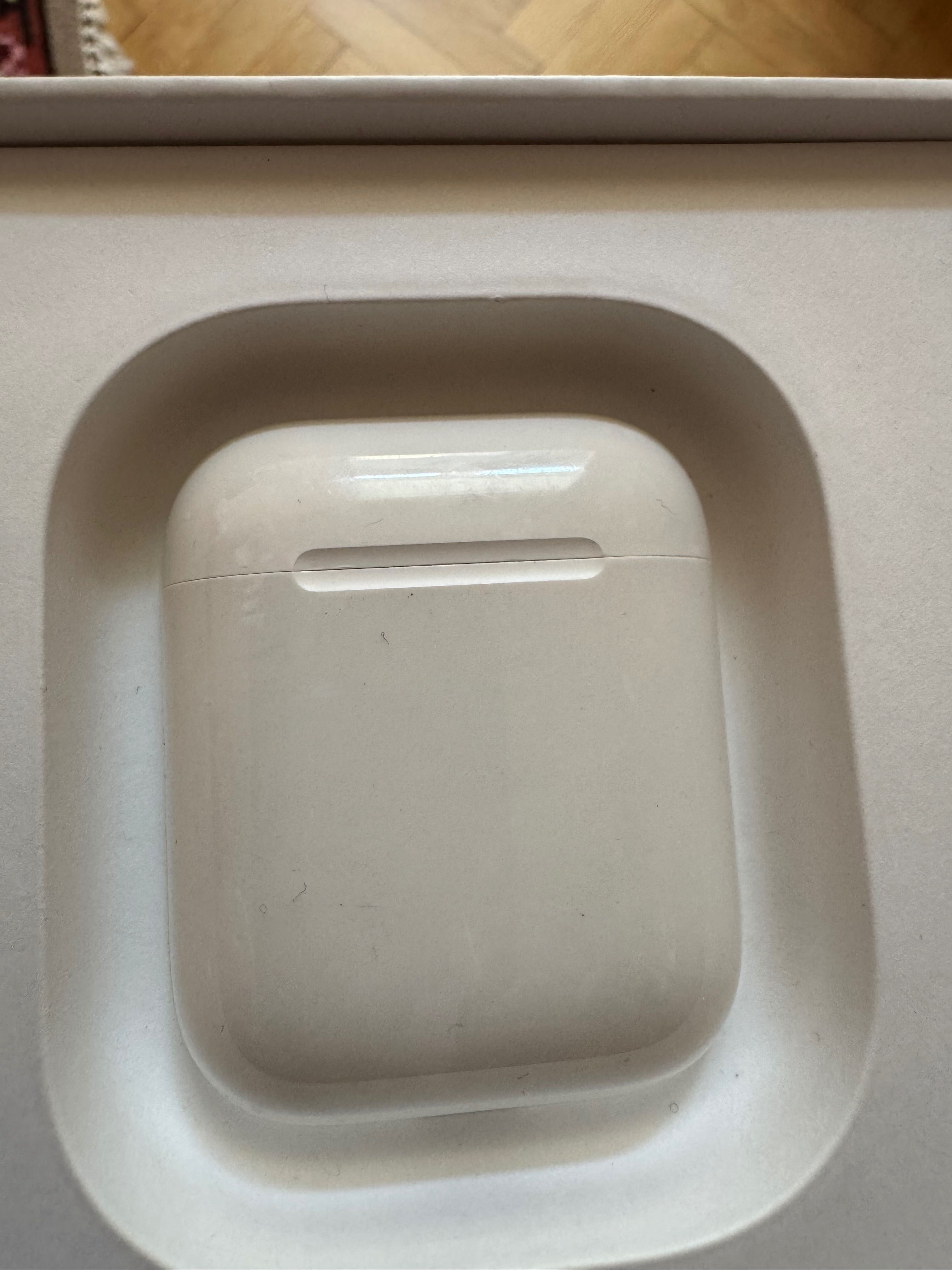 Apple AirPods 2-ро поколение кутия