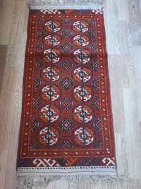 Продаются туркменские коврики 1,20 на55 см.