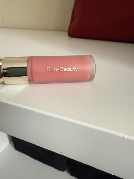 Румяна rare beauty
