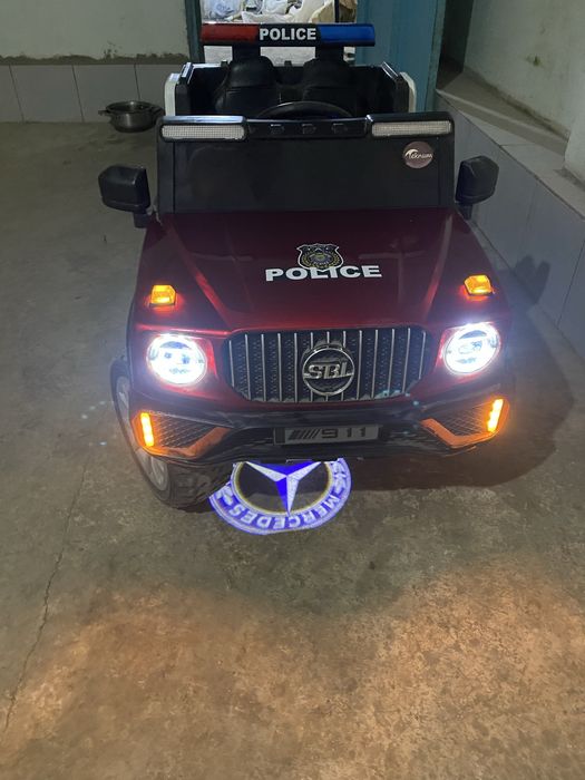 Продам электрическую машинку на пульте