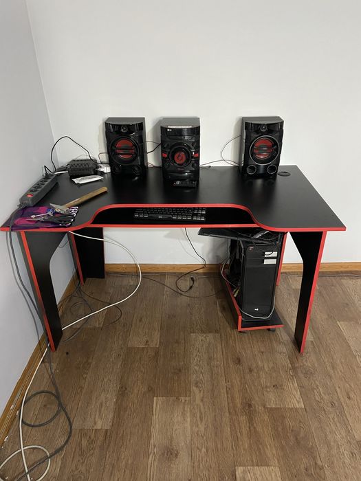 Игровой компьютерный стол