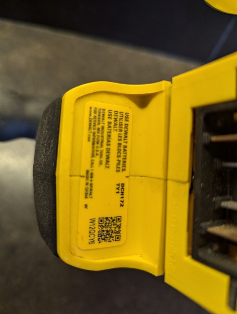 Продам аккумуляторный перфоратор Dewalt