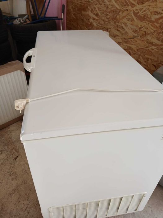 Lada frigorifica Zanussi ZFC41400WA