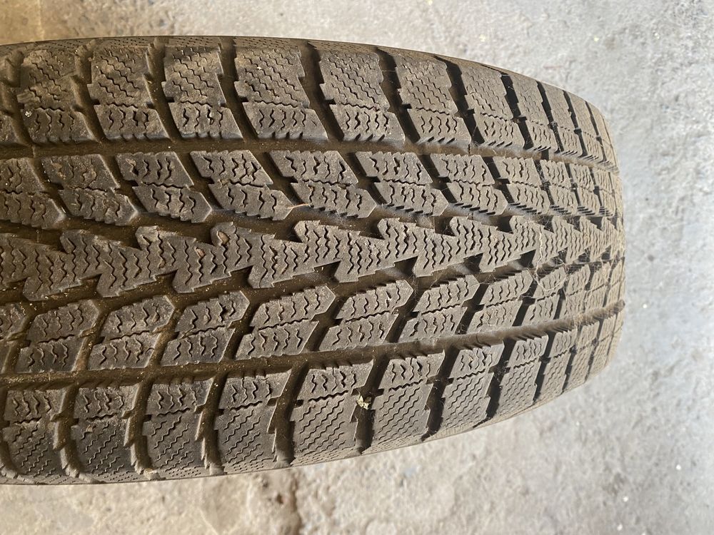 Продам зимнюю пару toyo tranpath 225/65/18